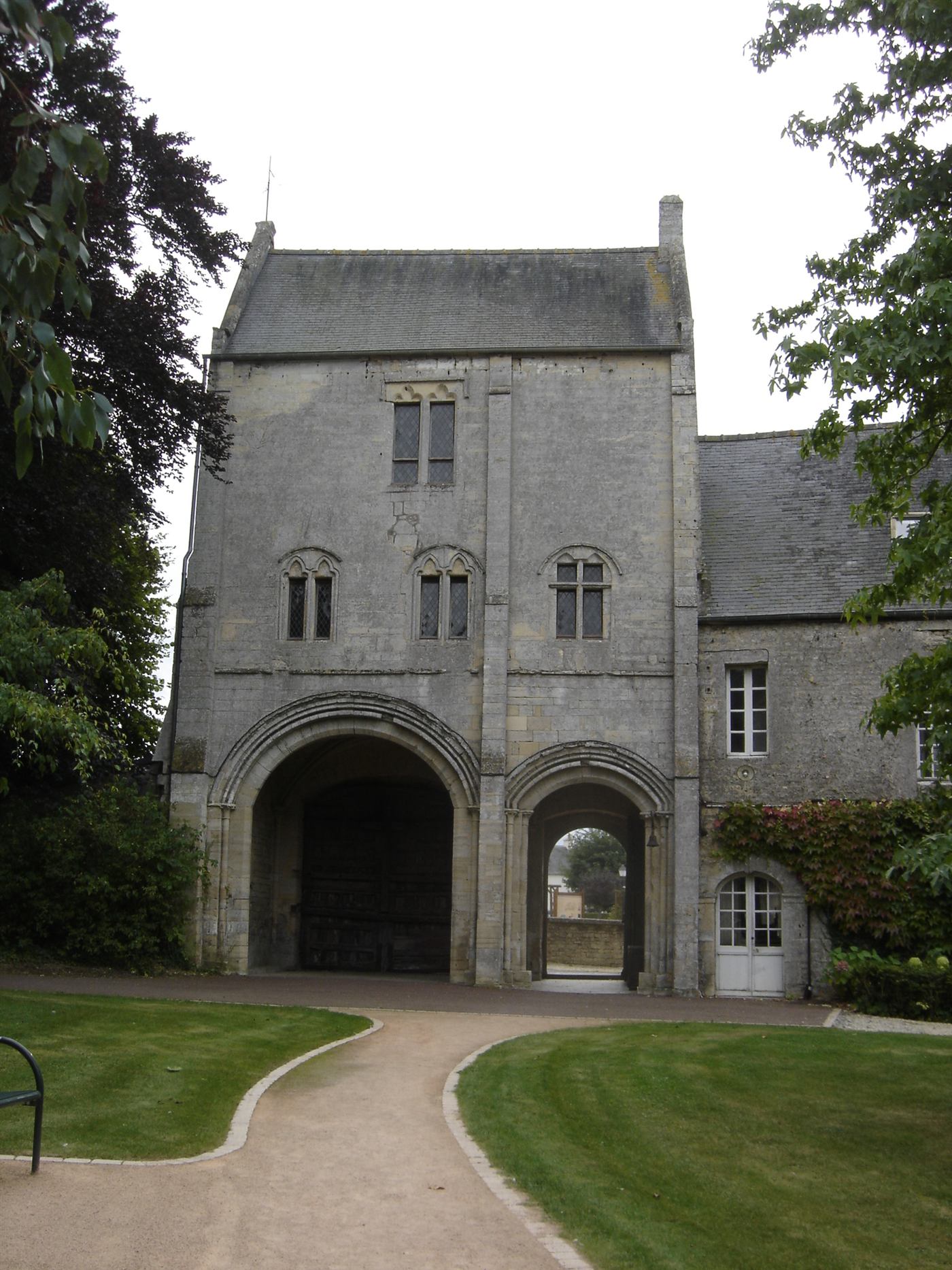 Heutige Aufnahme: Prieuré Saint-Vigor-le-Grand