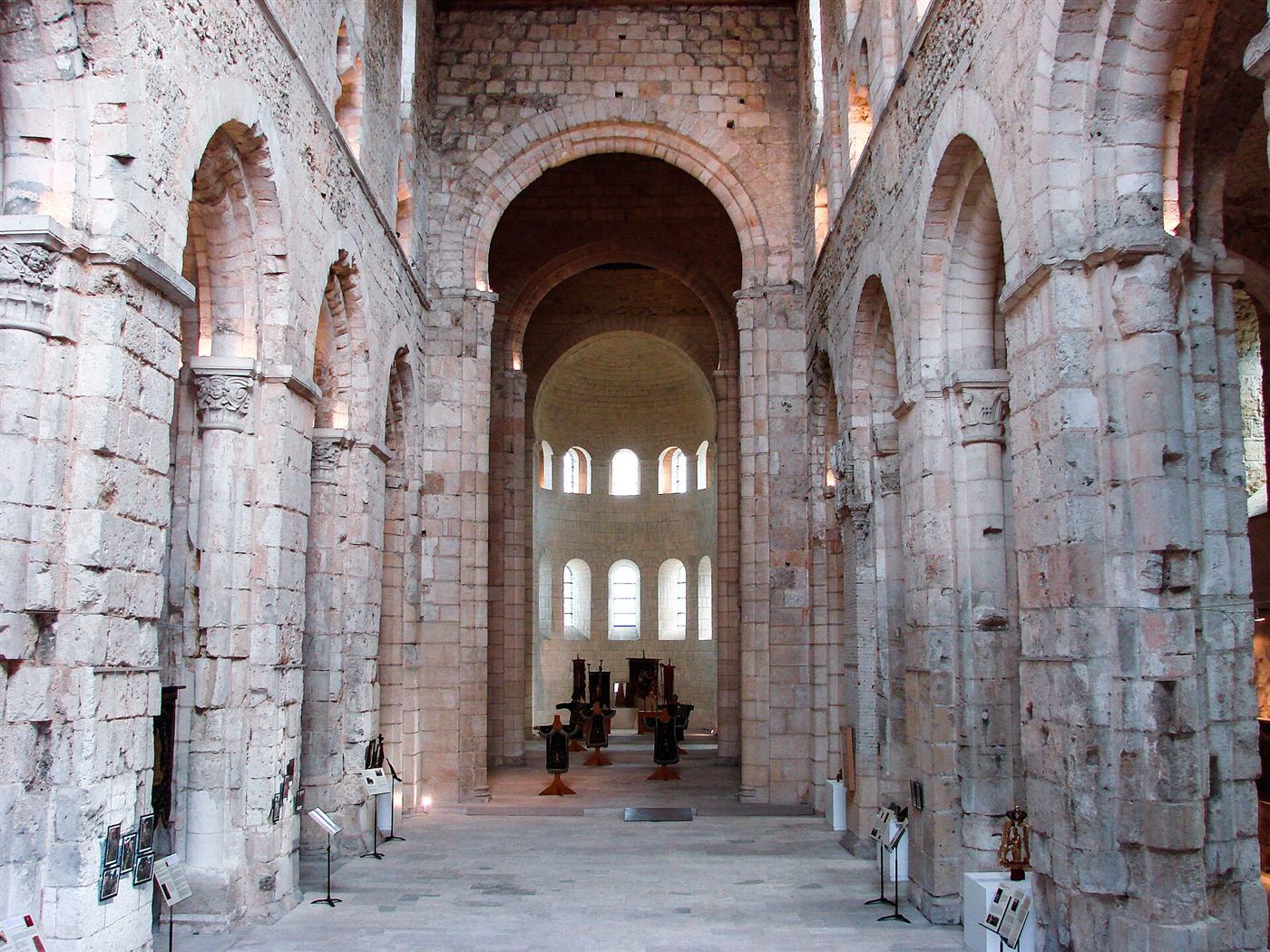 Heutige Aufnahme: Abbaye Notre-Dame de Bernay