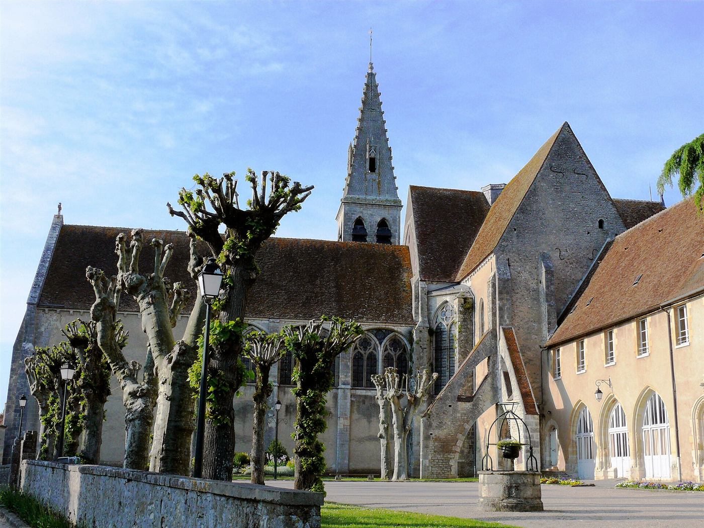 Heutige Aufnahme: Abbaye Saint-Pierre de Ferrières-en-Gâtinais