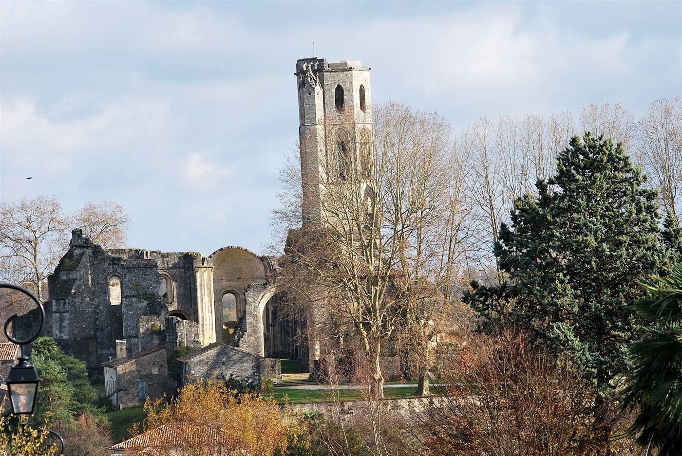 Heutige Aufnahme: Abbaye Notre-Dame de La Sauve-Majeure (La Grande-Sauve)