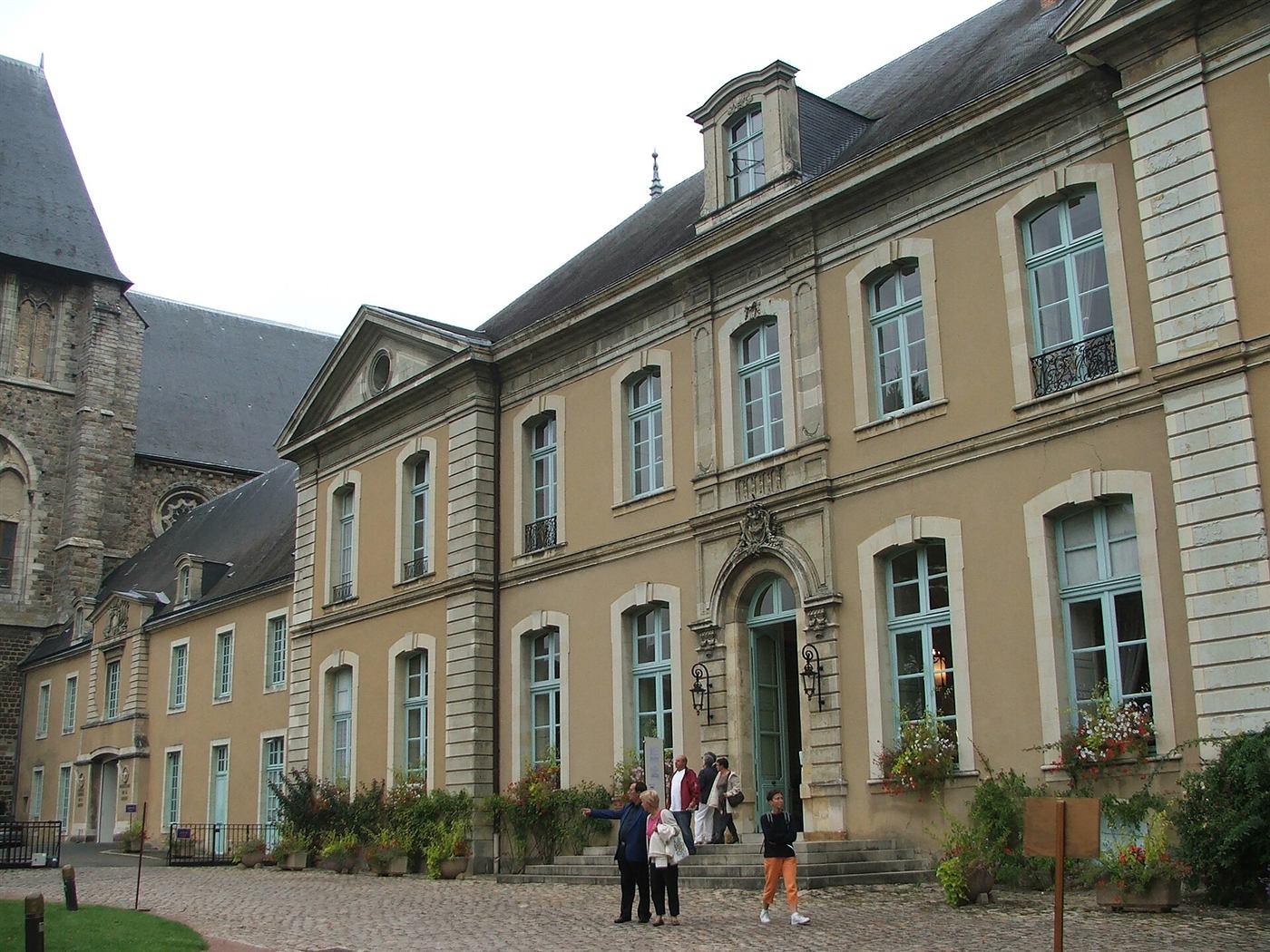Heutige Aufnahme: Abbaye Saint-Pierre de la Couture