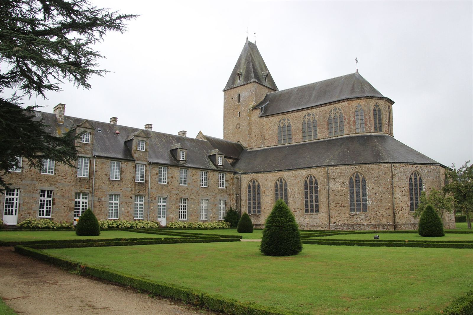 Heutige Aufnahme: Abbaye Notre-Dame de Lonlay