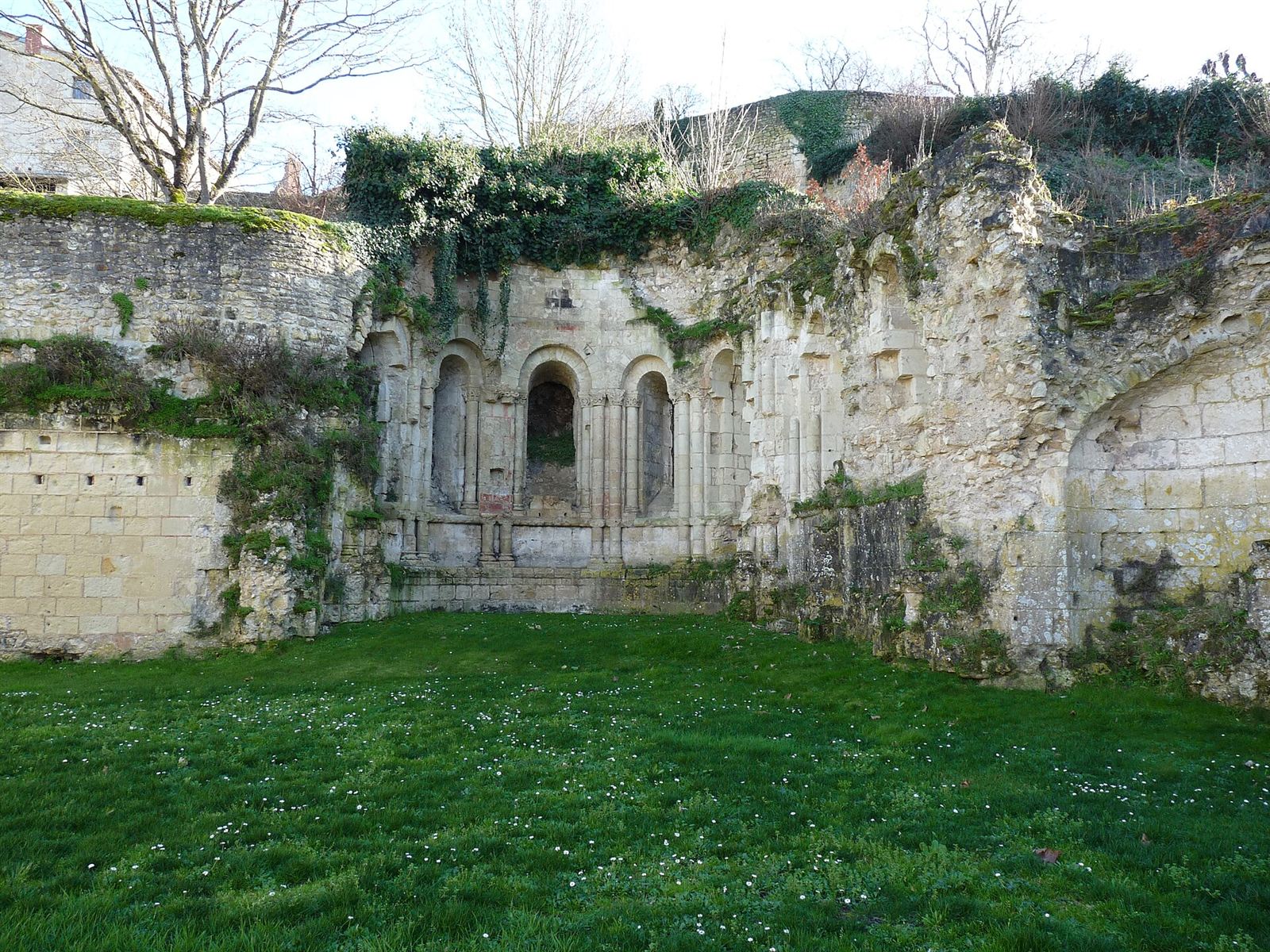 Heutige Aufnahme: Prieuré Saint-Pierre de Montreuil-Bellay (prieuré des Nobis)