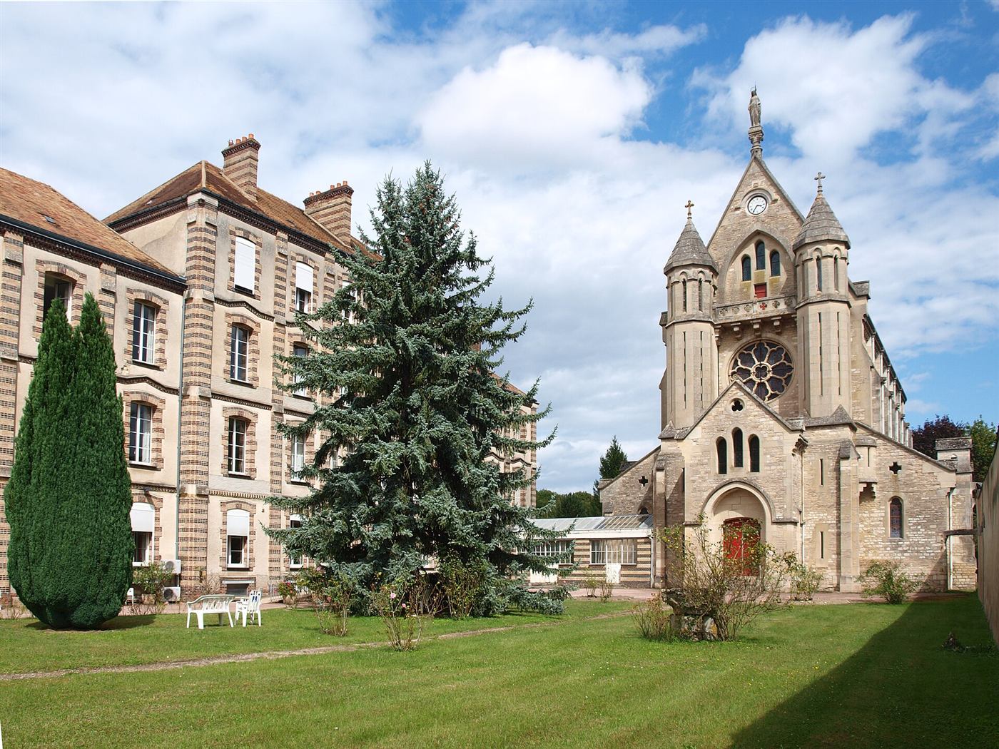 Heutige Aufnahme: Abbaye Sainte-Colombe-lès-Sens
