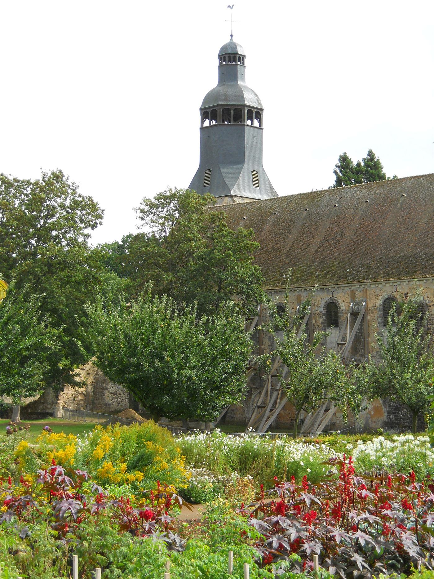 Heutige Aufnahme: Abbaye de la Sainte-Trinité de Tiron