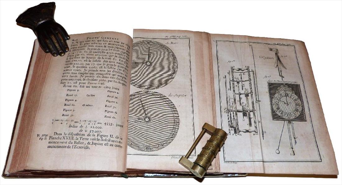 Exemplaire ouvert du Traité général des horloges, 1734, et ses planches